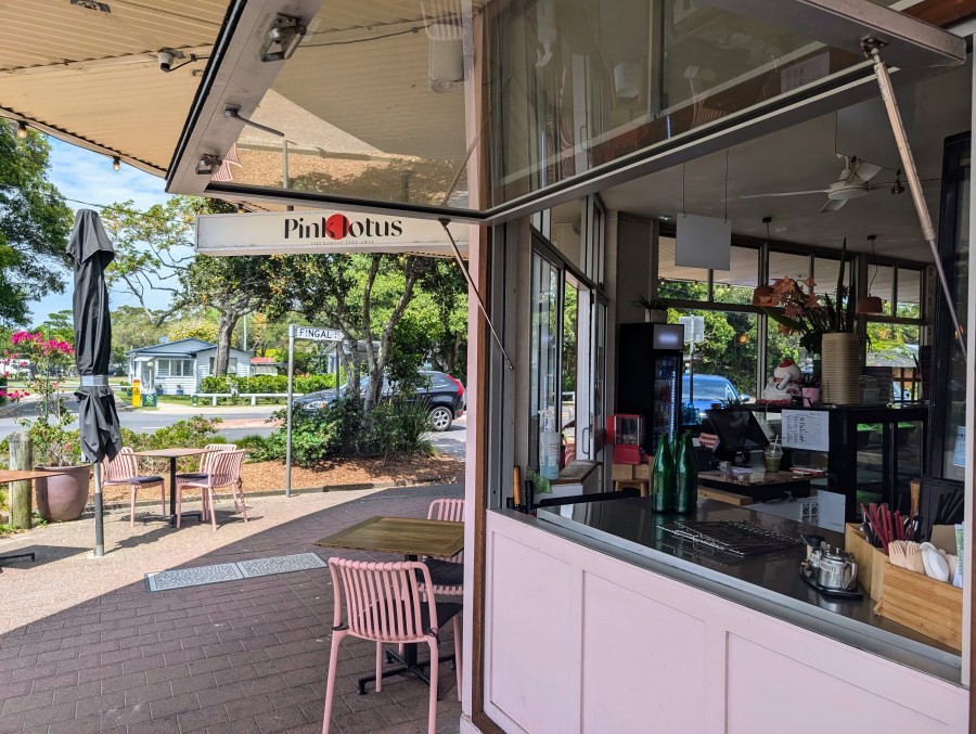 Brunswick Heads footpath and cafe on the right house in the background and street sign with Fingal Street